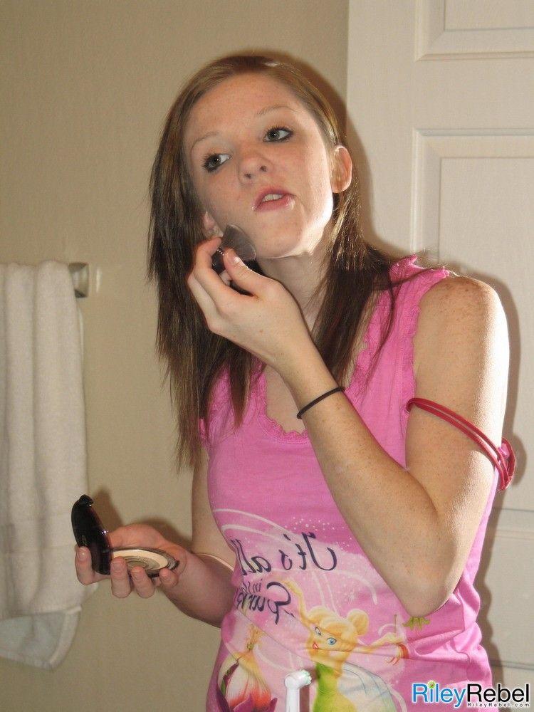 Pictures of teen Riley Rebel doing her makeup and hair #59871200