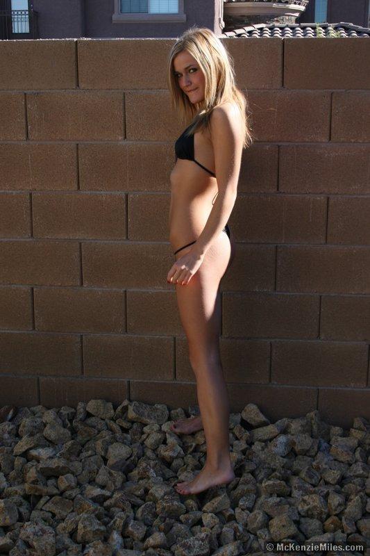 Photos de mckenzie miles vous taquinant en bikini
 #59441515