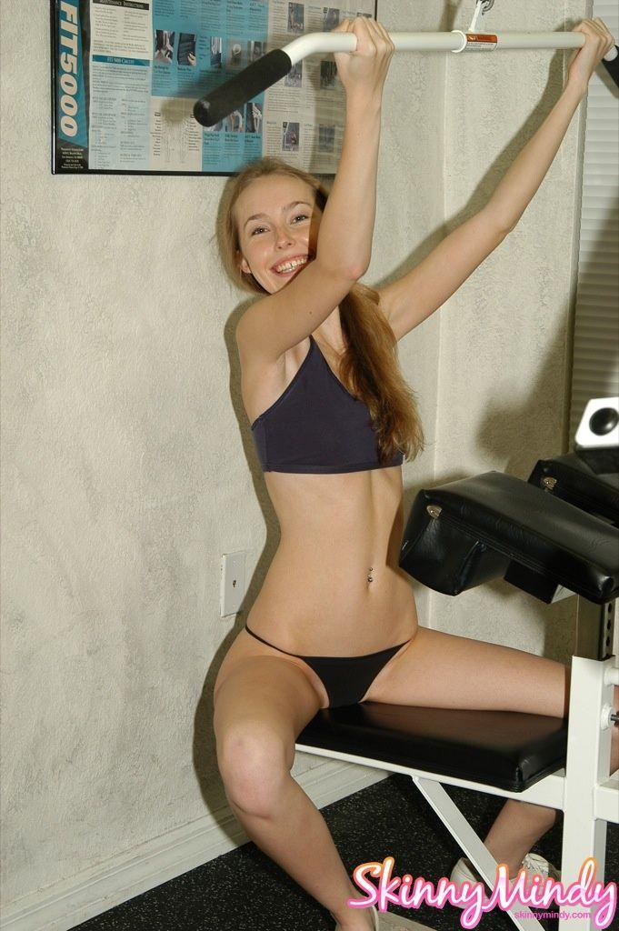 Pictures of teen chick Skinny Mindy getting hot in the gym #59978597