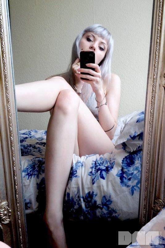 Hot pinup girl Lovisa Grey takes selfies while posing #59108663