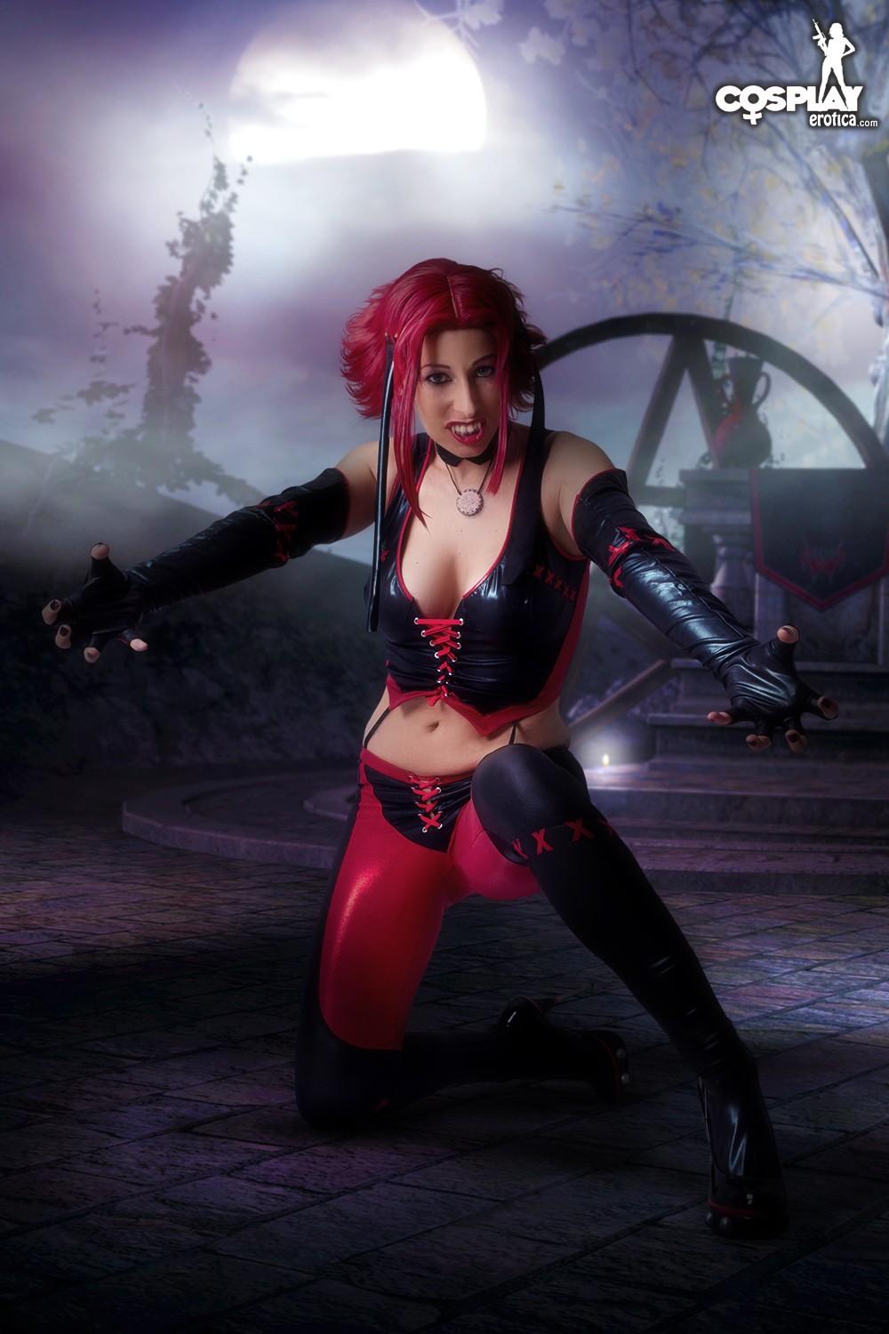 Hot cosplayer Sandy Bell gets her BloodRayne geek on #59902586