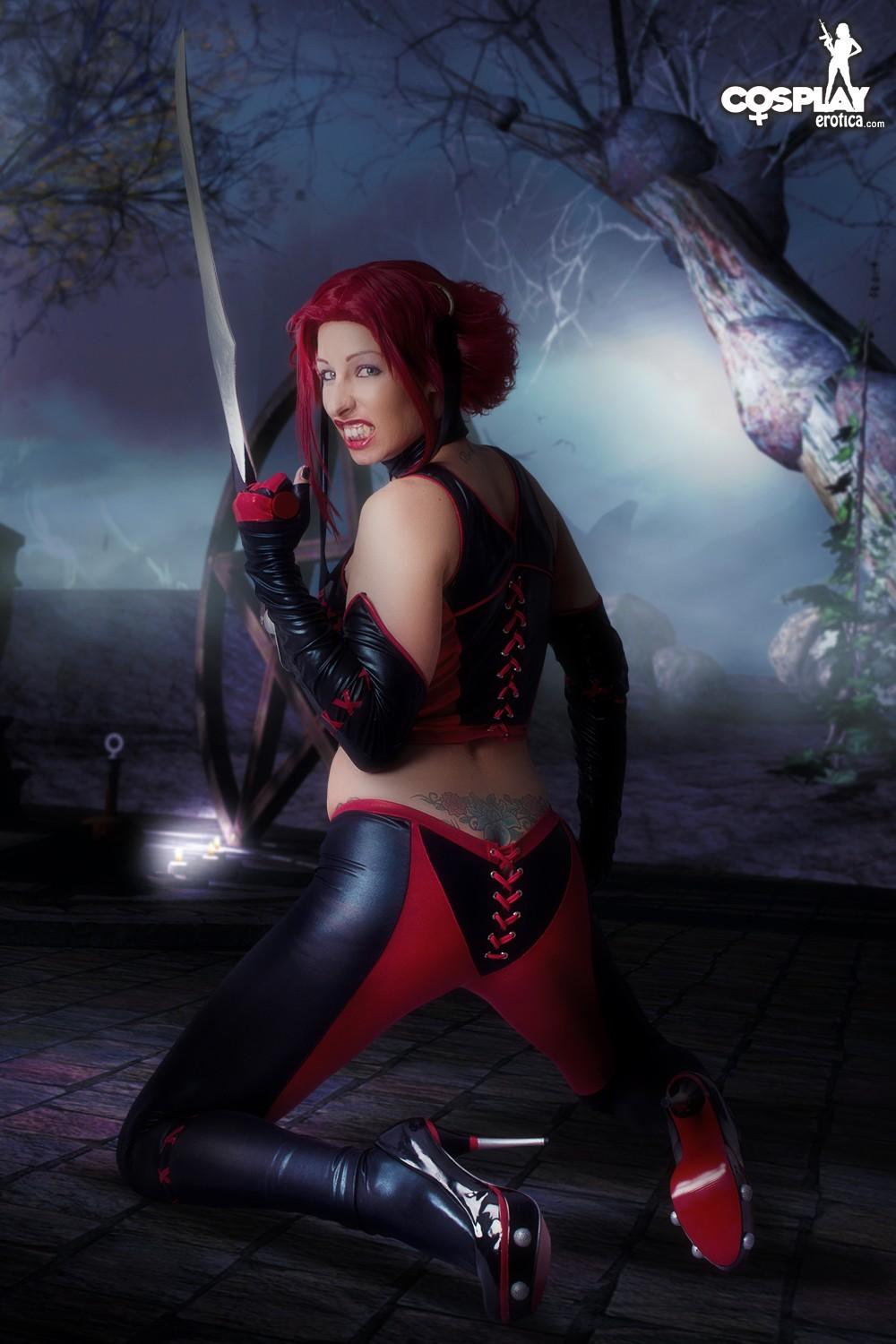 Hot cosplayer sandy bell ottiene il suo geek bloodrayne su
 #59902597