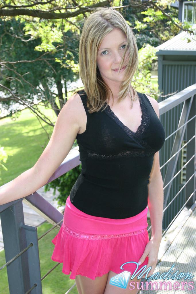 Fotos de la joven madison summers mostrando lo que hay debajo de su falda
 #59162004