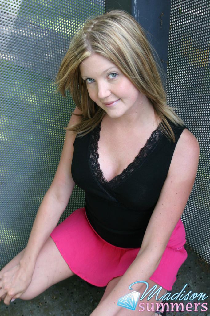 Fotos de la joven madison summers mostrando lo que hay debajo de su falda
 #59162110