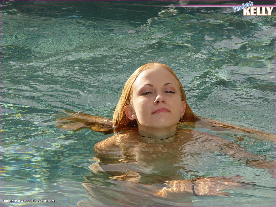 Immagini di ragazza giovane a bordo piscina Kelly completamente nuda in piscina
 #59835994