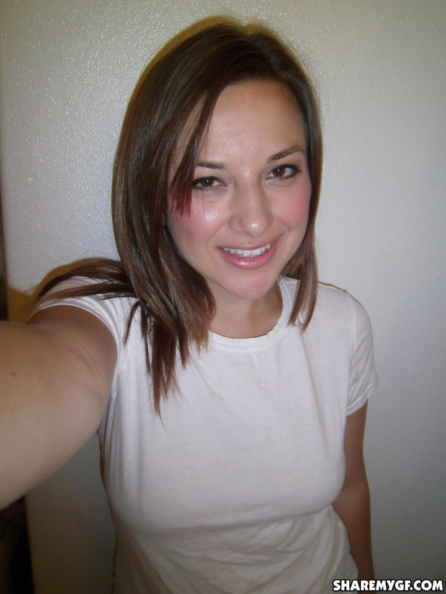 Brunette gf condivide alcuni selfies caldi delle sue tette e figa
 #60796122