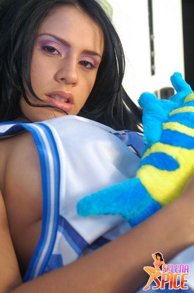 Selena spice zeigt dir ihre riesigen Titten
 #59943811