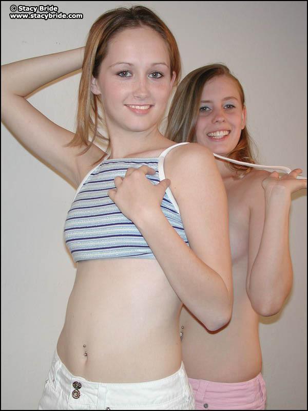 Immagini di due studentesse del college ottenere nudo
 #60007345