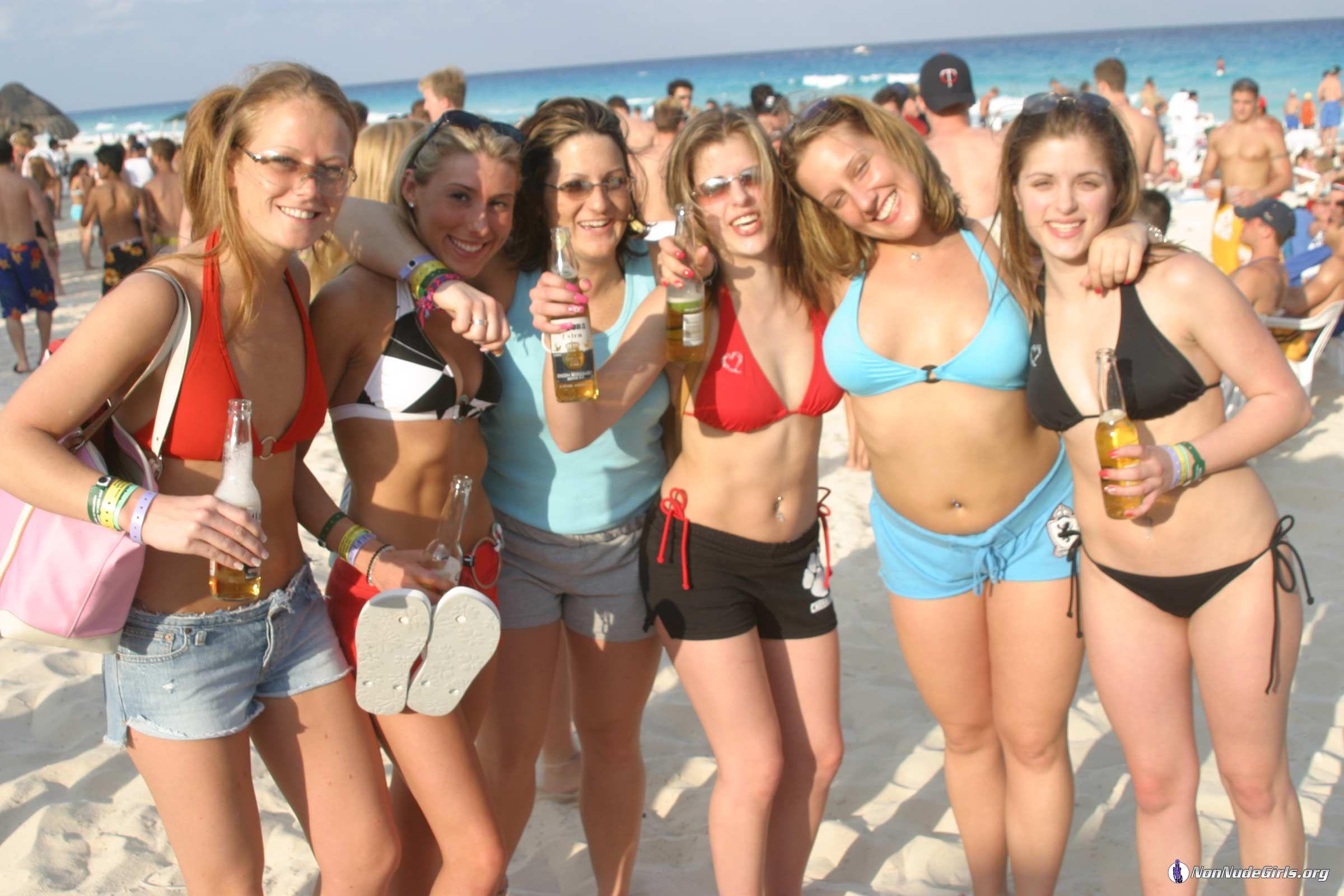 Fotos de chicas traviesas que se prostituyen en las vacaciones de primavera
 #60679435