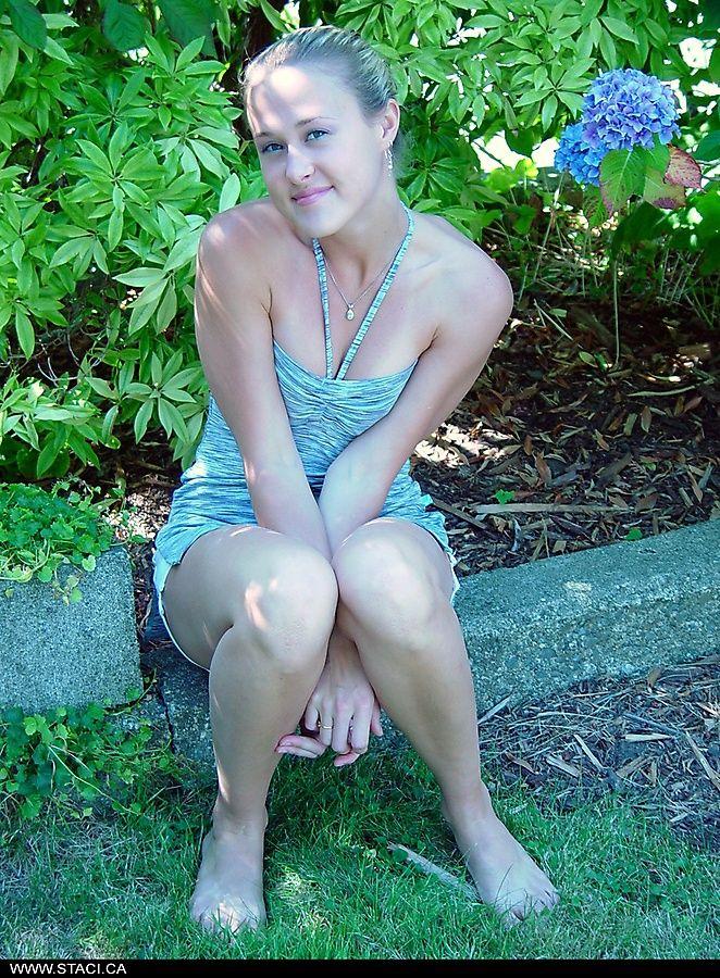 Pictures of teen hottie Staci.ca looking pretty in the grass #60003267