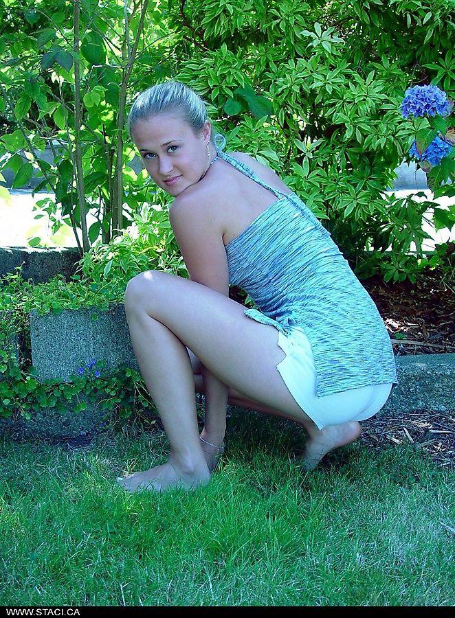 Pictures of teen hottie Staci.ca looking pretty in the grass #60003293