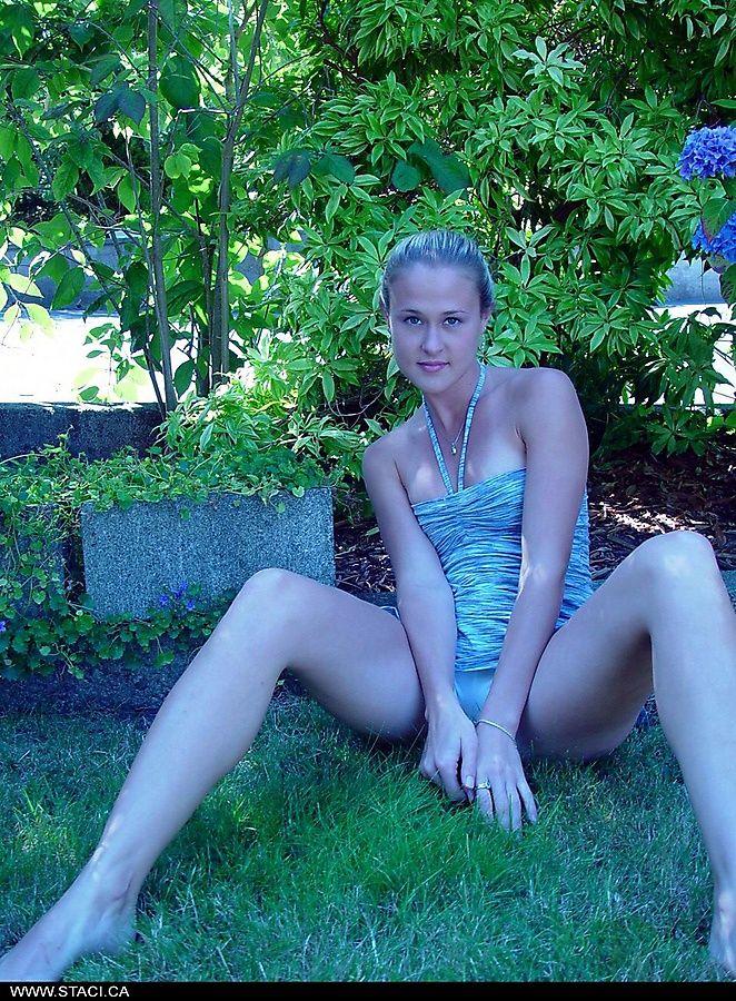 Pictures of teen hottie Staci.ca looking pretty in the grass #60003305