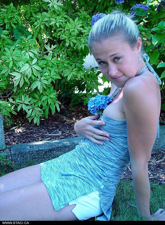 Pictures of teen hottie Staci.ca looking pretty in the grass #60003335