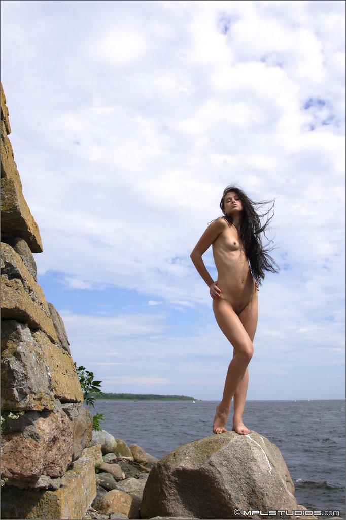Mpl studios présente maria dans "goddess by the sea" (déesse de la mer)
 #59428270