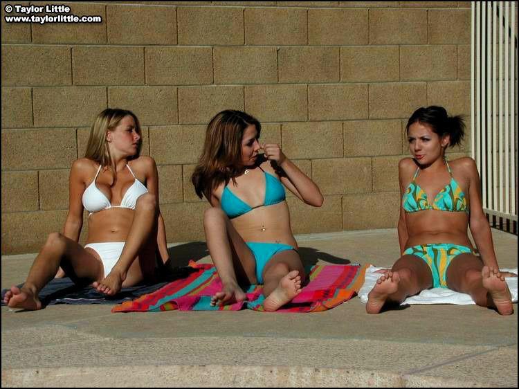 Pictures of Taylor Little having some fun in the sun with her friends #55587938