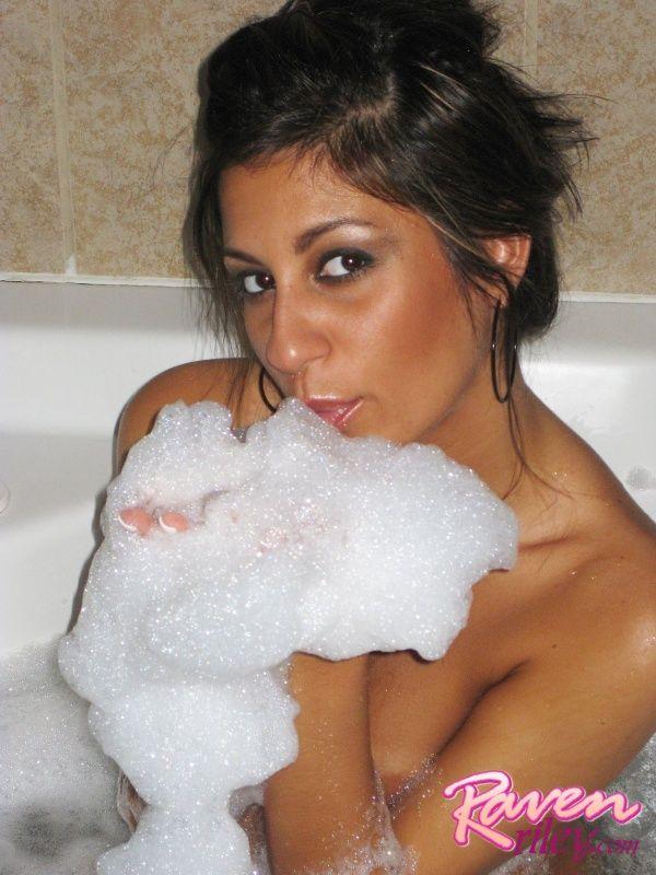 Bilder von teen babe raven riley getting all hot and wet for you #59854810