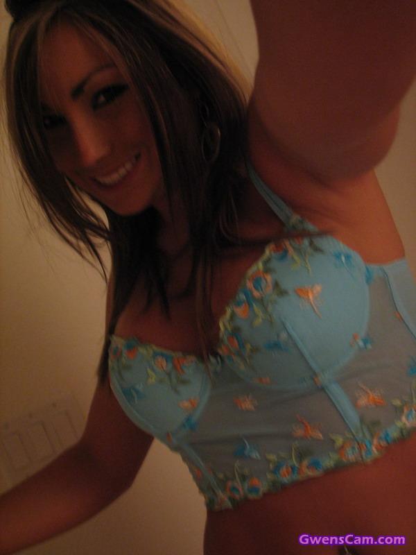 Pictures of teen Gwens Cam taking hot sexy pics of herself #53928266