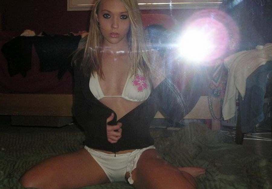 Pictures Of A Gorgeous Blonde Teen Taking Pics Of Herself 3635305