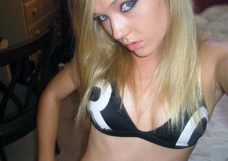 Pictures Of A Gorgeous Blonde Teen Taking Pics Of Herself 3635305