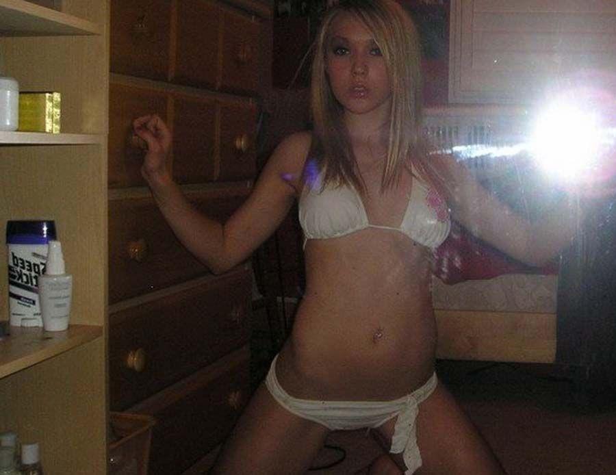 Pictures Of A Gorgeous Blonde Teen Taking Pics Of Herself 3635305