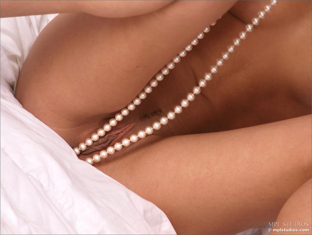 Mpl studios präsentiert isabella in "pearls lace"
 #54538235