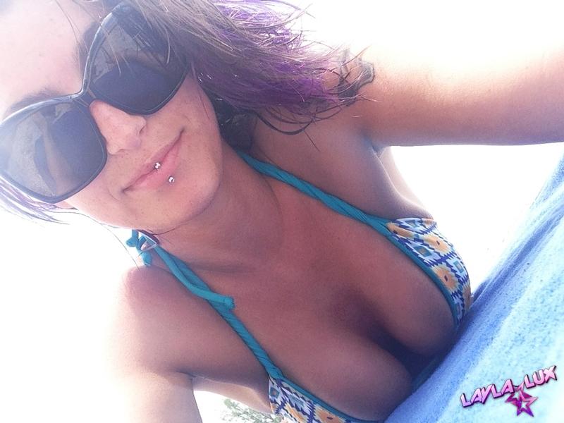 Layla lux, une alt girl sexy, prend des selfies de son superbe corps.
 #58859953