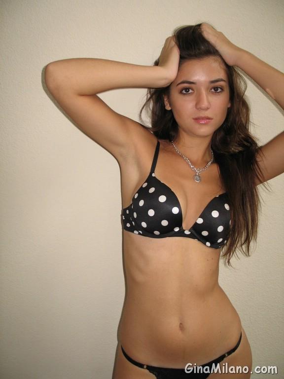 Bilder von gina milano necken in einem Bikini
 #54527940