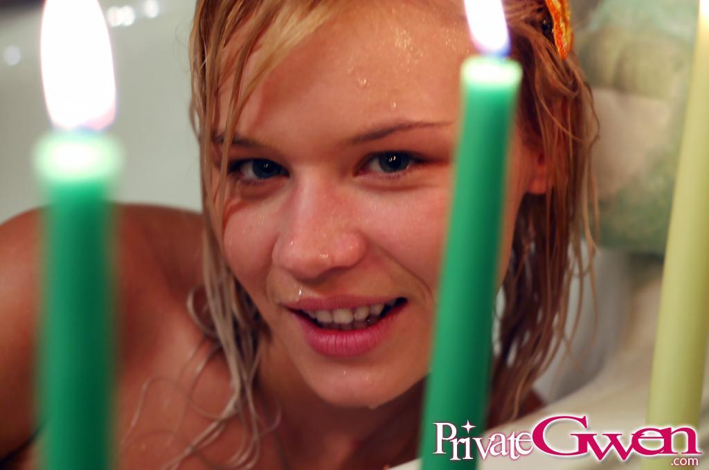 Fotos de la chica joven private gwen mojandose para ti
 #59840377