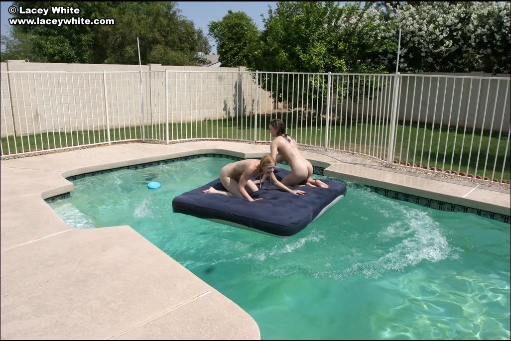 Fotos de lacey y raimi bañandose desnudas en la piscina
 #58804559