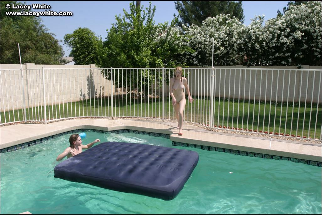 Fotos de lacey y raimi bañandose desnudas en la piscina
 #58804631