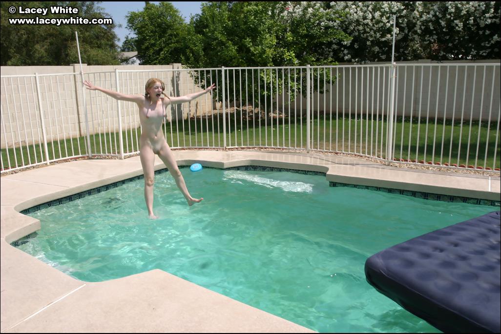 Fotos de lacey y raimi bañandose desnudas en la piscina
 #58804695