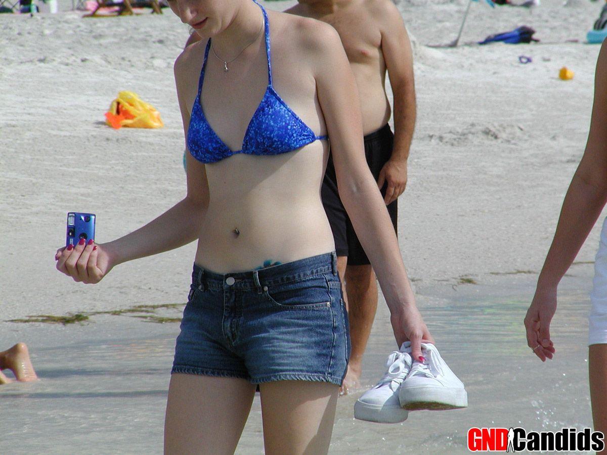 Photos d'adolescentes en bikini prises à la caméra
 #60500598