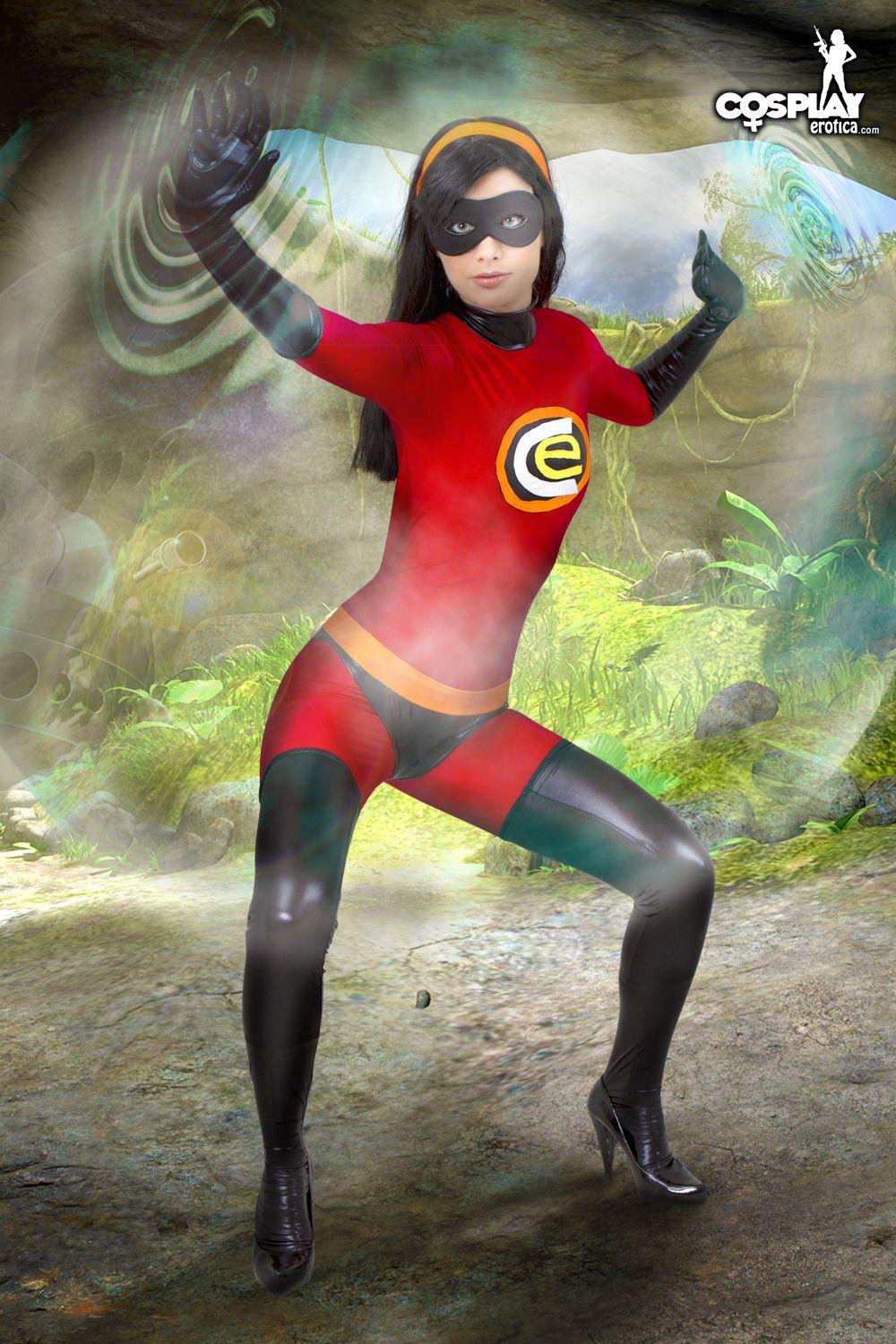 Pictures of cosplayer Marylin dressed as Violet from The Incredibles #59427677