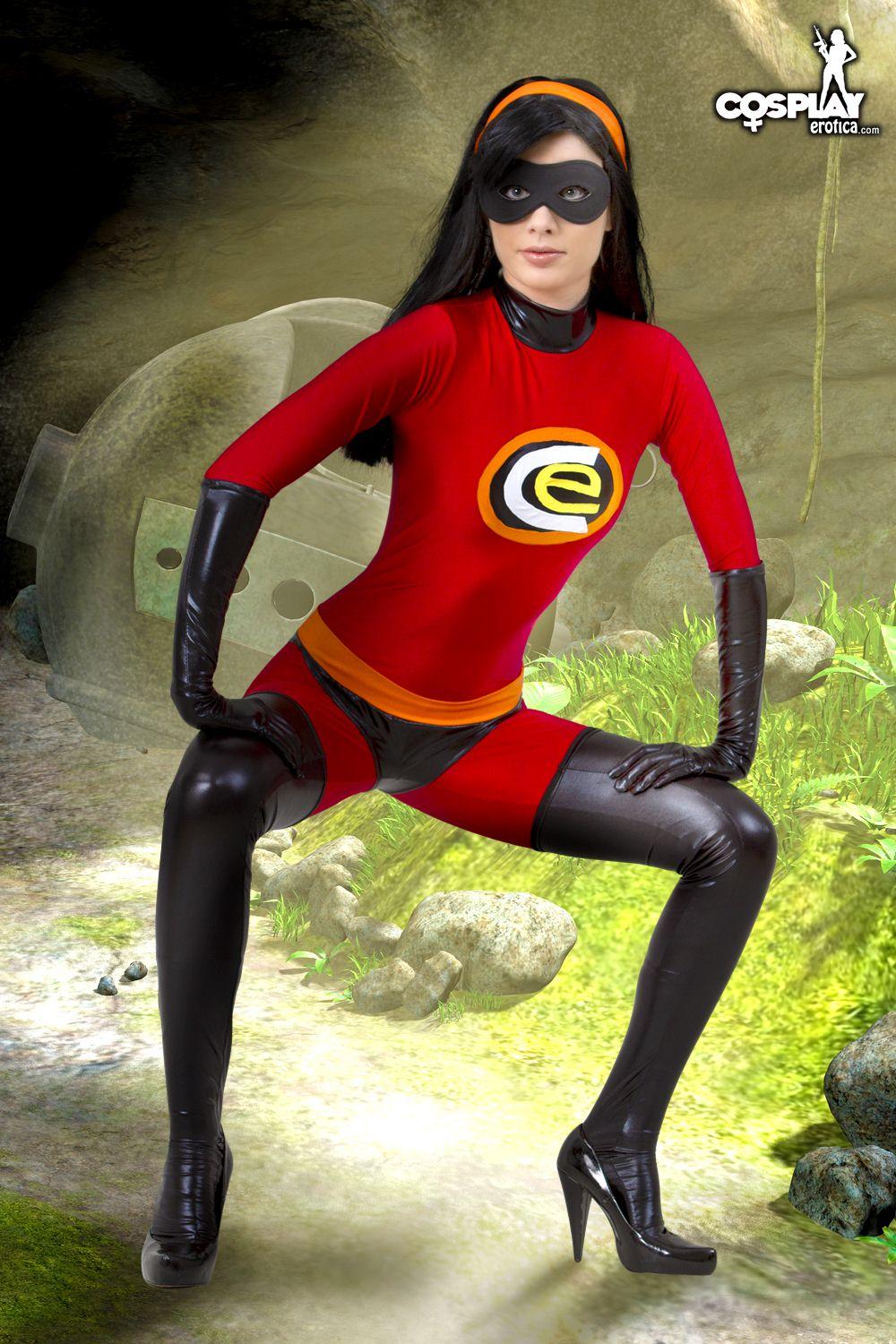 Pictures of cosplayer Marylin dressed as Violet from The Incredibles #59427701