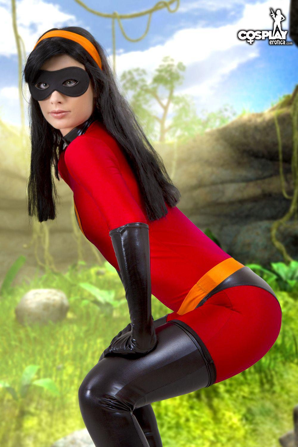 Pictures of cosplayer Marylin dressed as Violet from The Incredibles #59427749