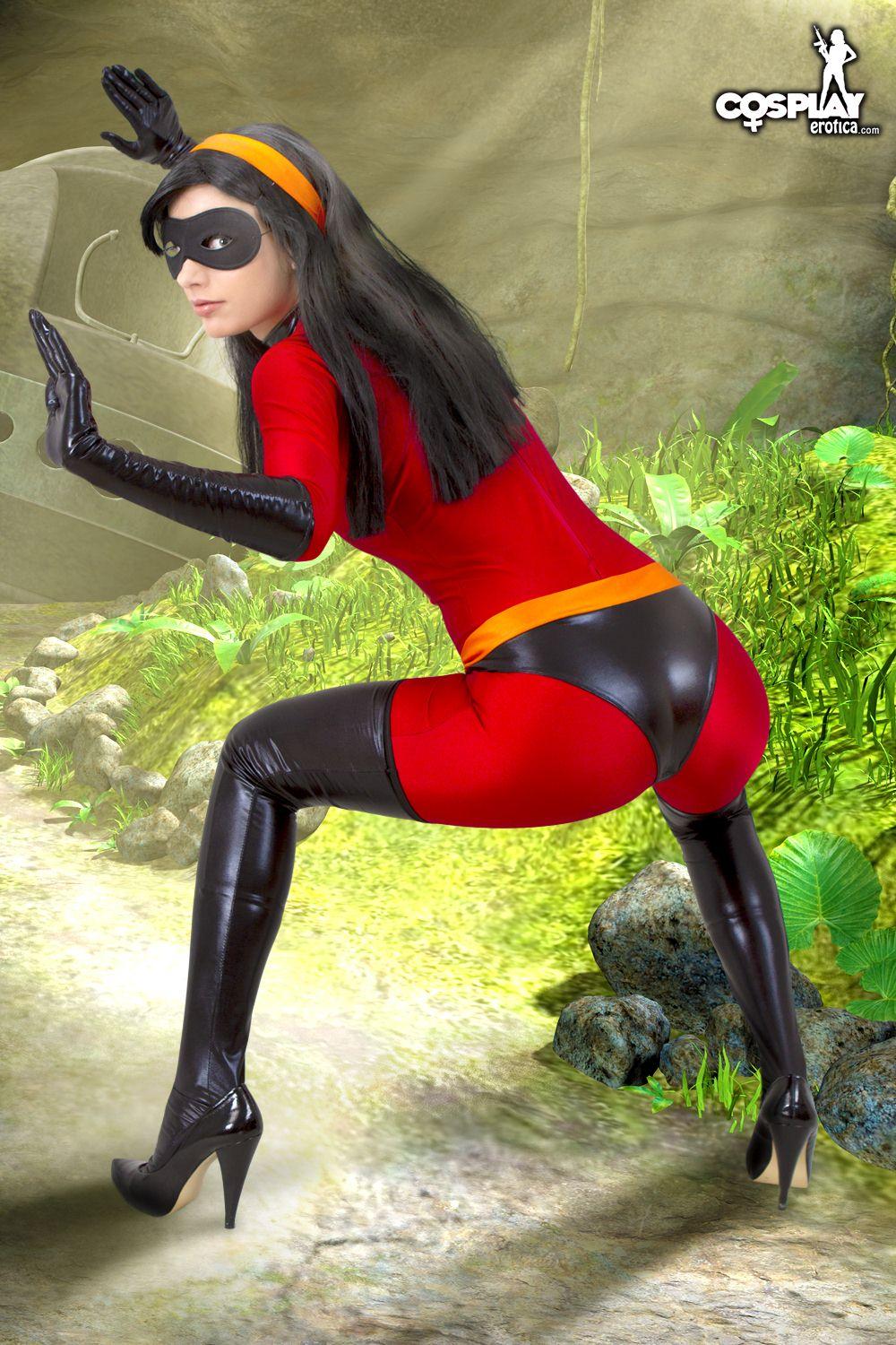 Pictures of cosplayer Marylin dressed as Violet from The Incredibles #59427820