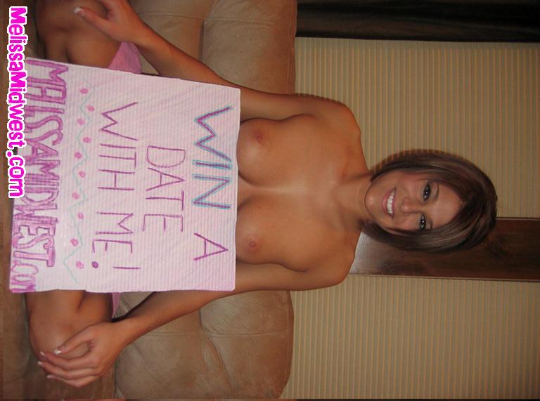 Photos de la jeune sexy Melissa Midwest vous expliquant comment vous pouvez gagner un rendez-vous avec elle.
 #59492915