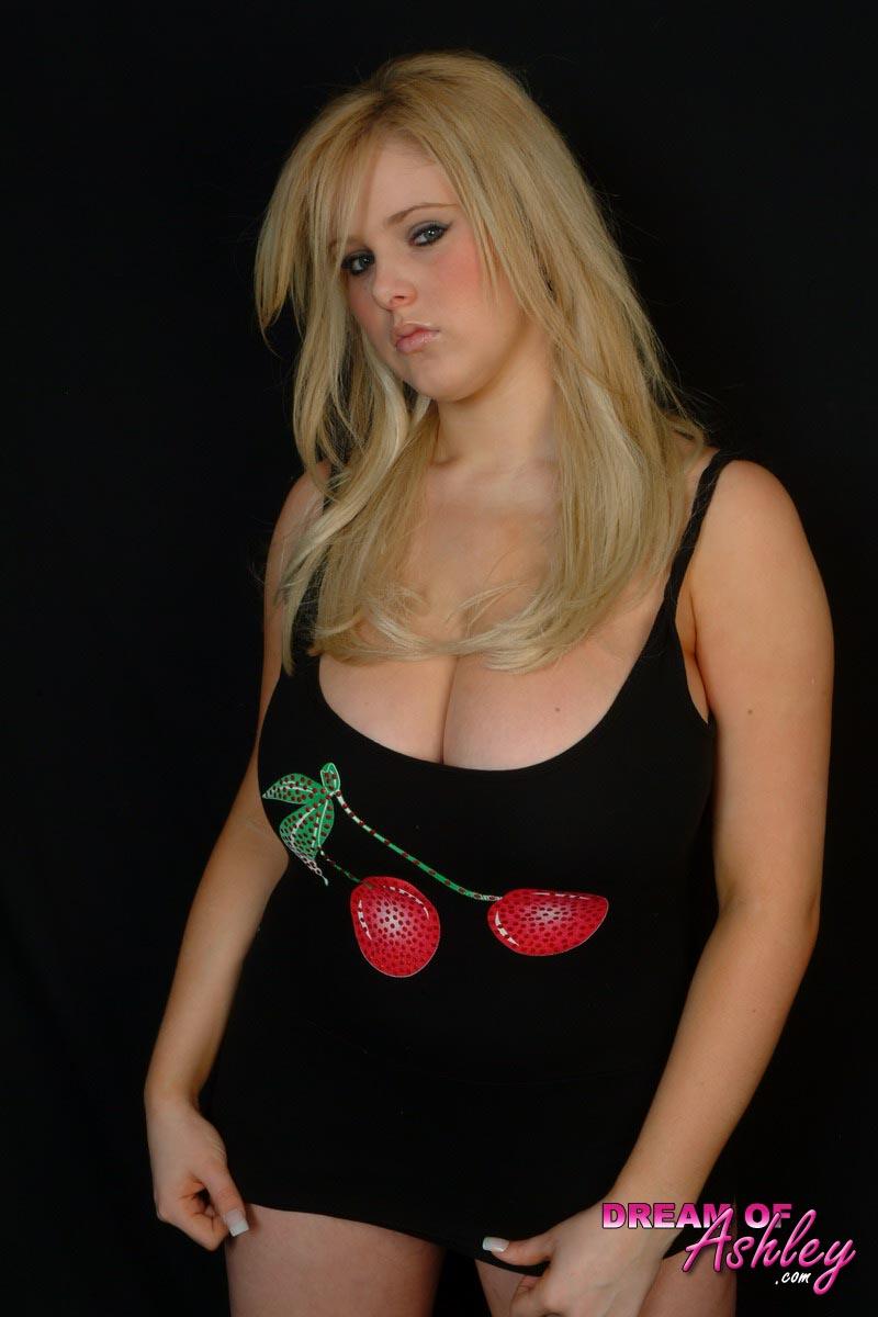 Pictures of Dream Of Ashley showing off her huge cherries #54121416