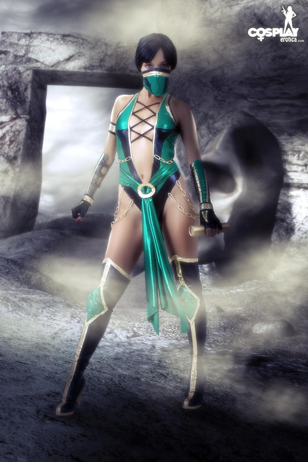 Cosplay babe Brownie dresses as a super hot Jade from Mortal Kombat #53563279