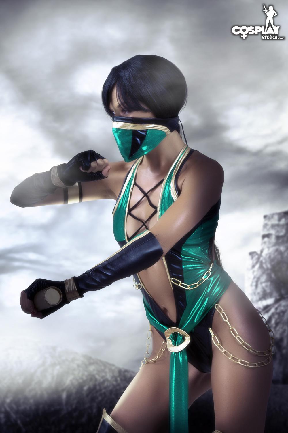 Cosplay babe Brownie dresses as a super hot Jade from Mortal Kombat #53563420