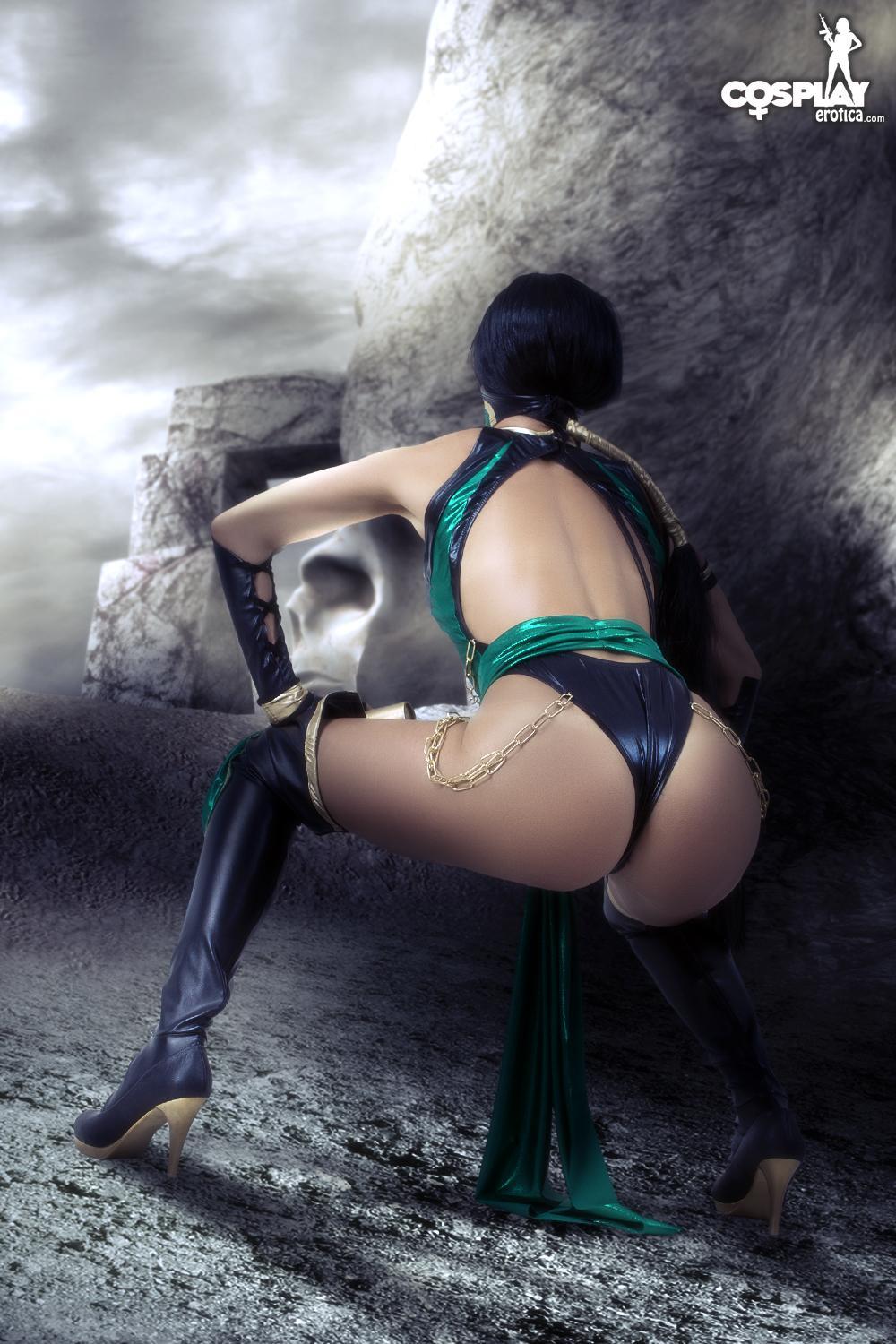 Cosplay babe Brownie dresses as a super hot Jade from Mortal Kombat #53563463