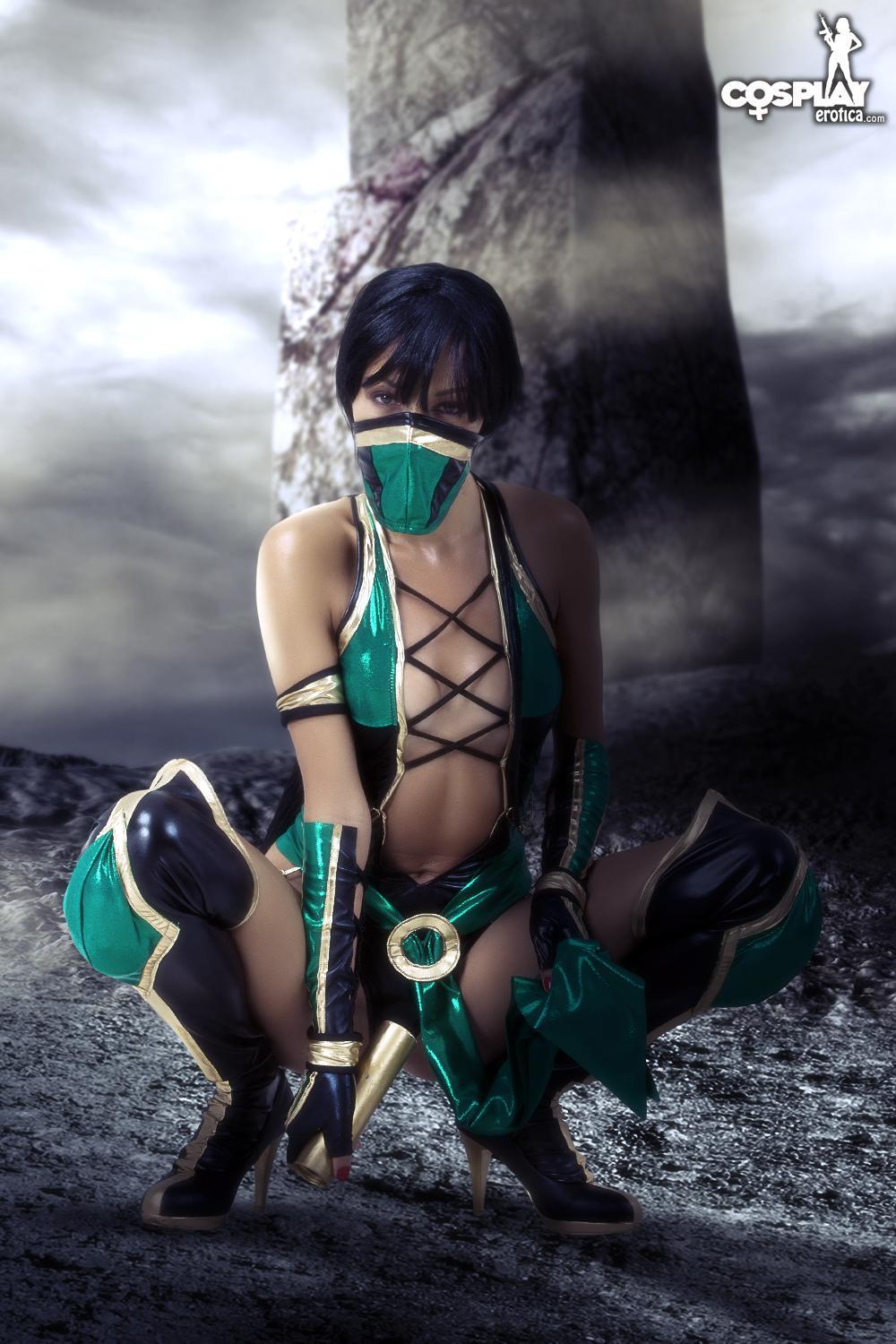 Cosplay babe Brownie dresses as a super hot Jade from Mortal Kombat #53563605