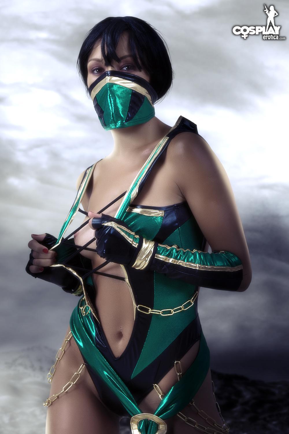 Cosplay babe Brownie dresses as a super hot Jade from Mortal Kombat #53563639