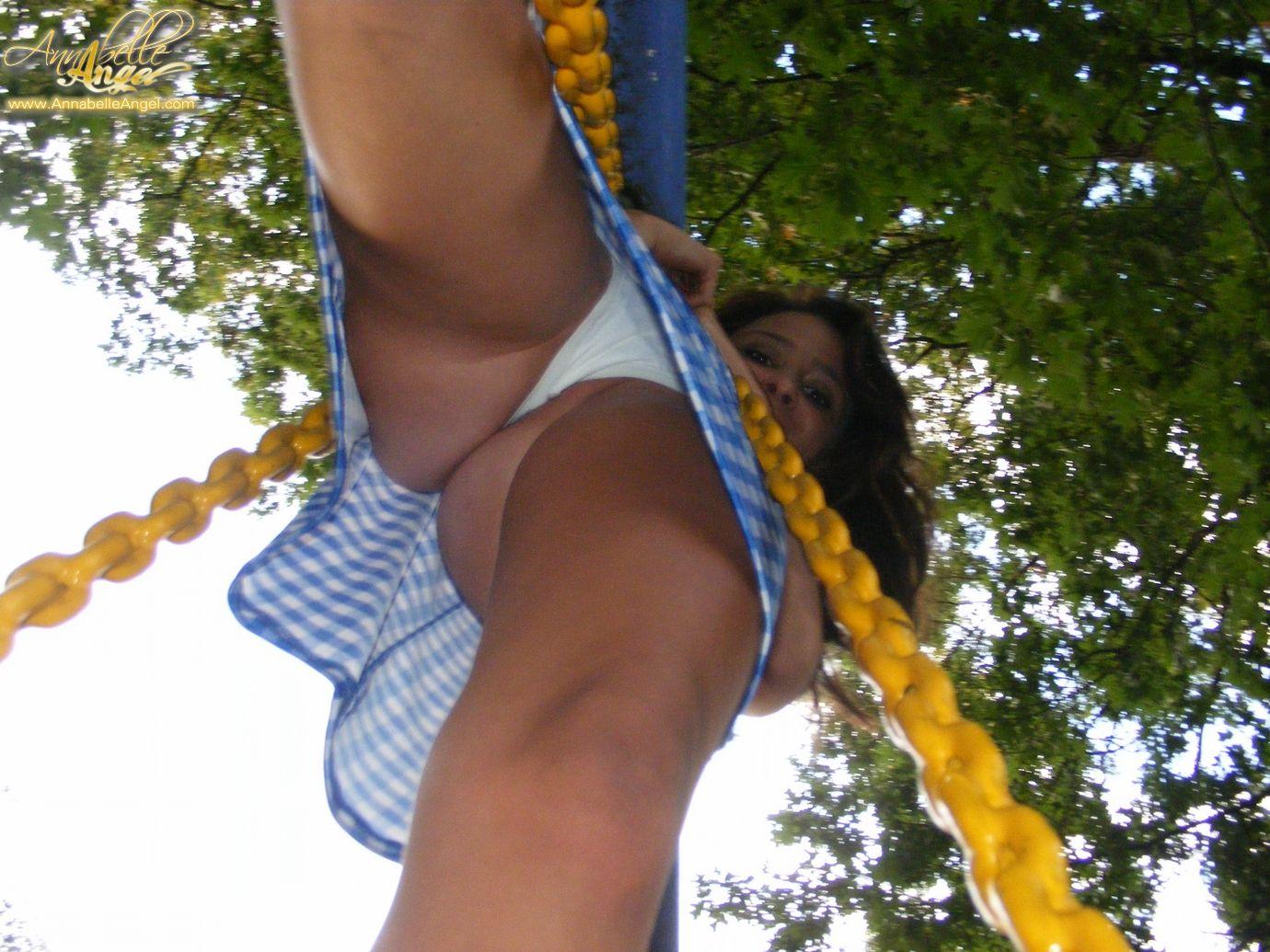 Fotos de annabelle angel siendo traviesa en un parque
 #53246653