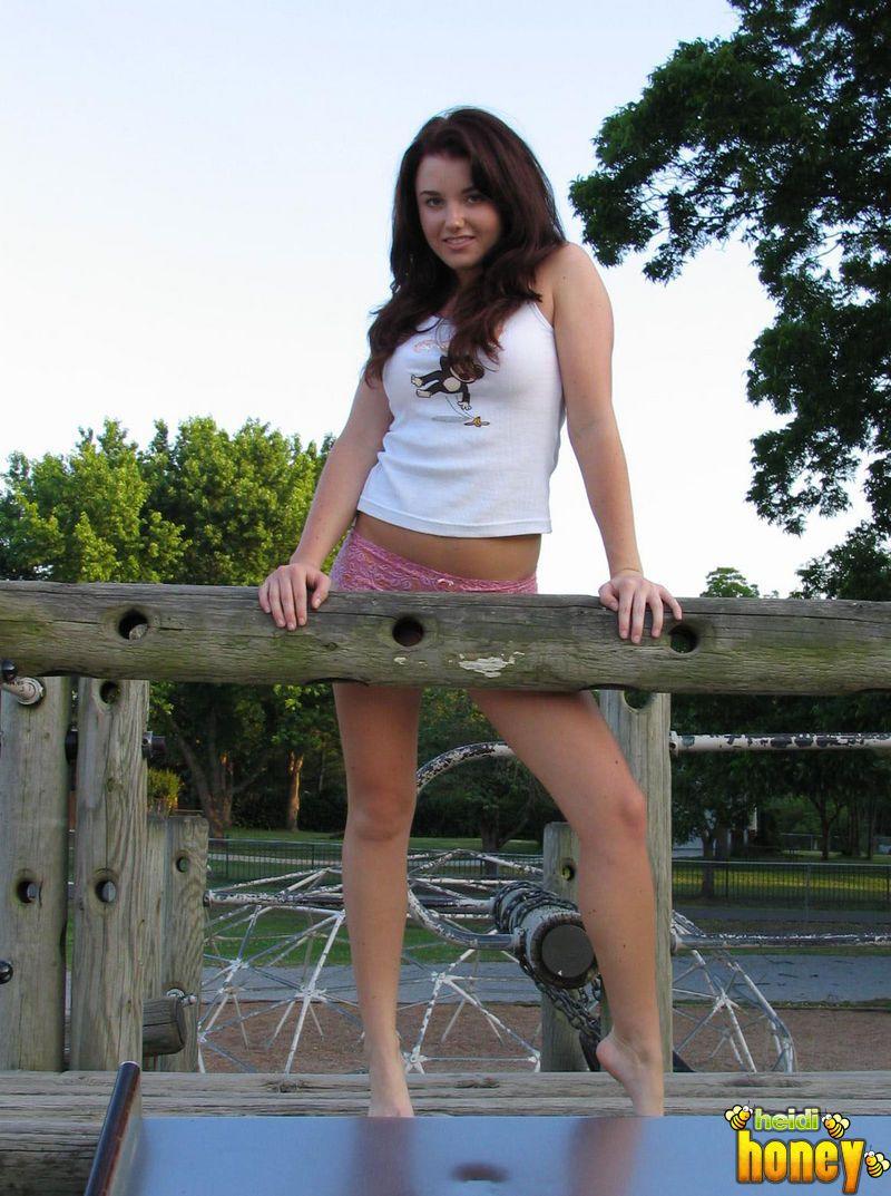 Pictures of teen cutie Heidi getting naughty in a park #54764504