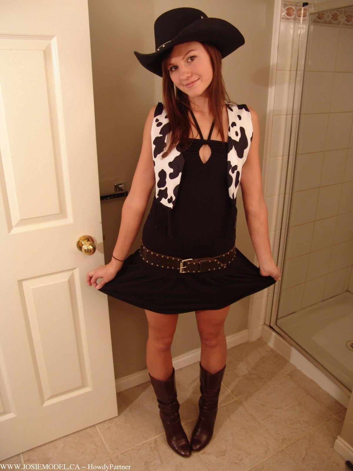 Photos de josie modèle porno jeune habillée comme votre cowgirl sexy
 #55708541