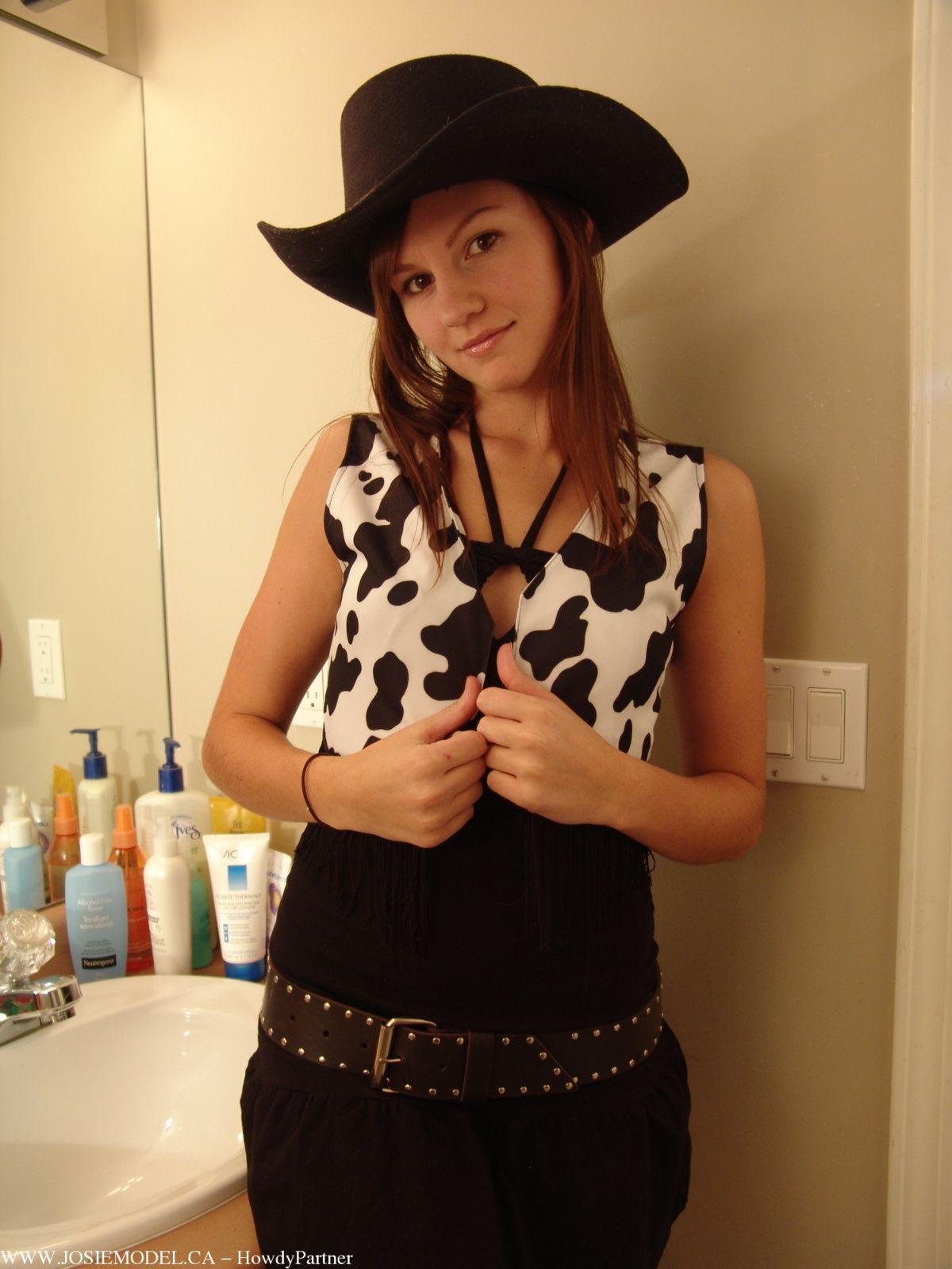 Photos de josie modèle porno jeune habillée comme votre cowgirl sexy
 #55708680