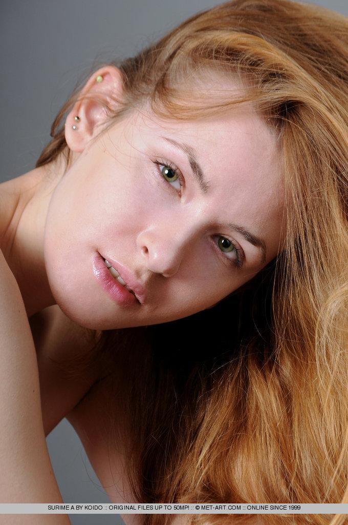 Bilder von rothaariger Teenie-Schönheit surime a zeigt ihren nackten Körper
 #60021044