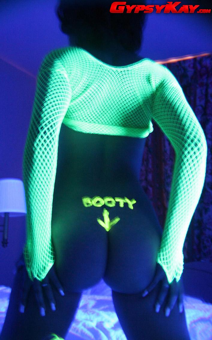 Pictures of Gypsy Kay doing cool things with neon paint #54593984