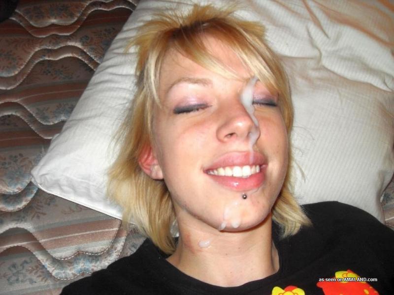 いたずらなブロンドのガールフレンドの写真は、精液の完全な顔のためにコックを吸う
 #60516291